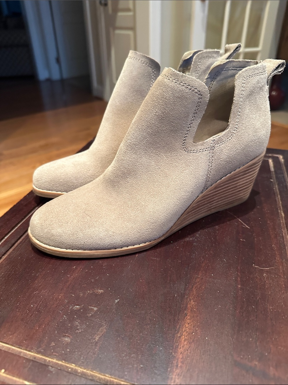 Women's toms suede Booties in Light Taupe